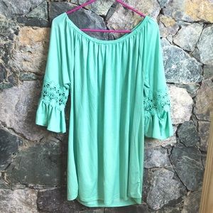 WinWin Ruffle sleeve tunic seafoam color polyester spandex size Large-XL
